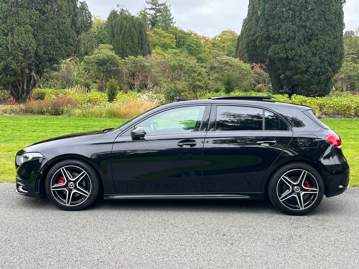 Mercedes-Benz A-klasse 200 AMG Premium - Pano - Sfeerverlichting - DAB+