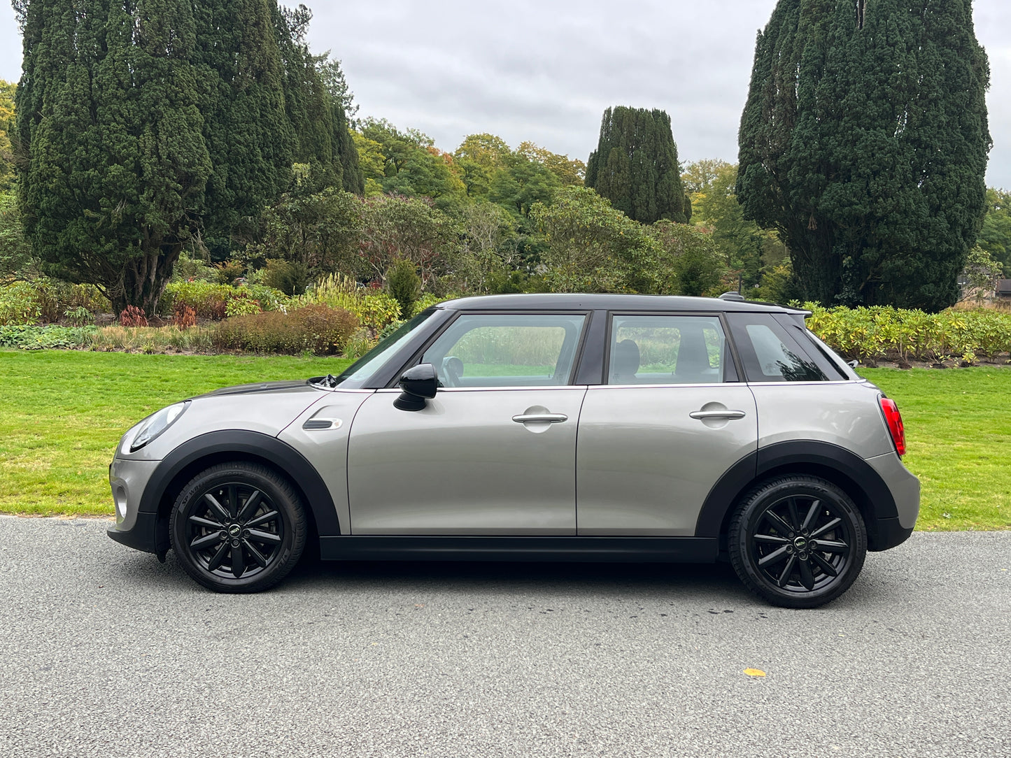 Mini 1.5 Cooper Business - John Cooper Works uitvoering - Navi - NAP