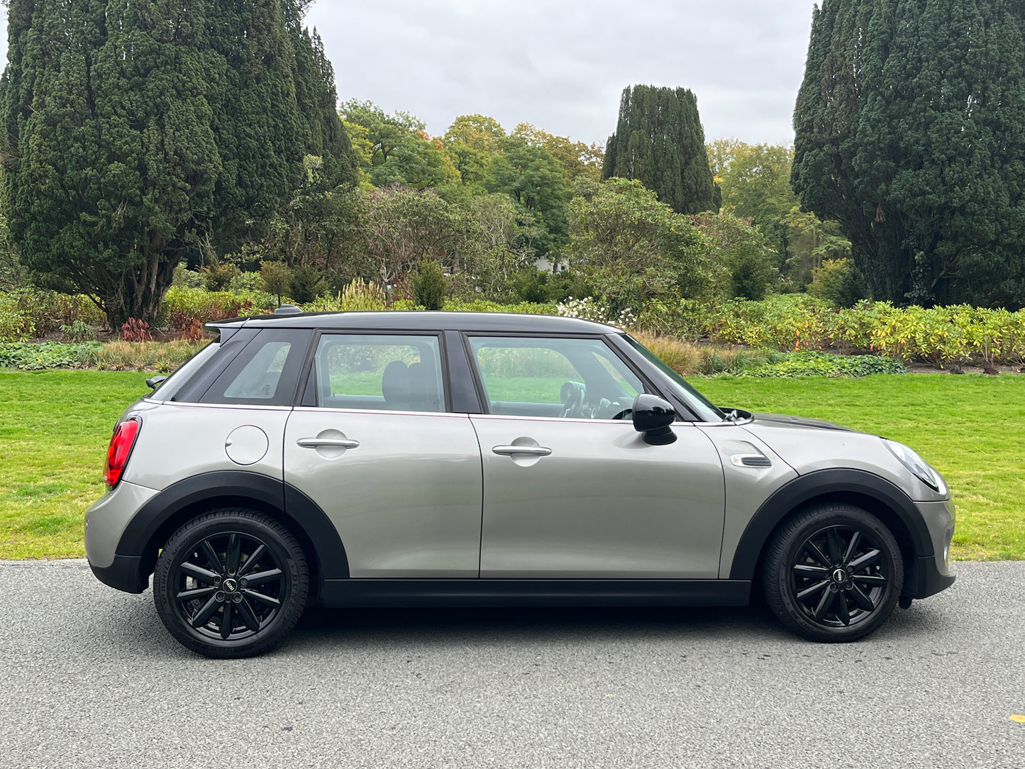 Mini 1.5 Cooper Business - John Cooper Works uitvoering - Navi - NAP