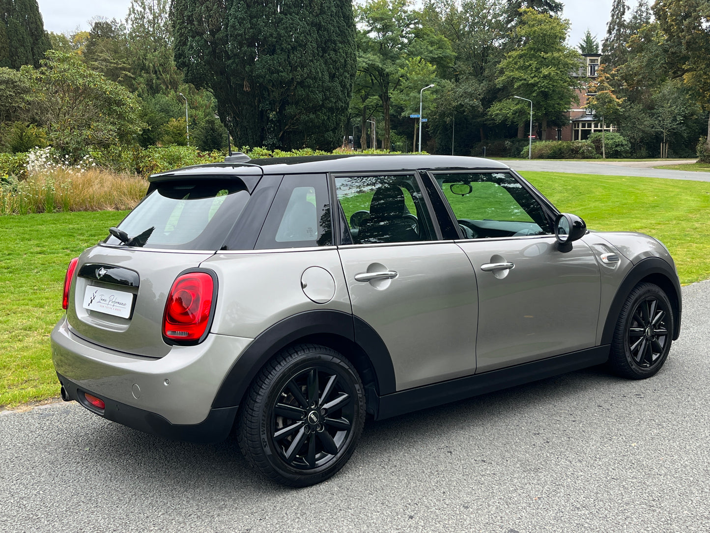 Mini 1.5 Cooper Business - John Cooper Works uitvoering - Navi - NAP