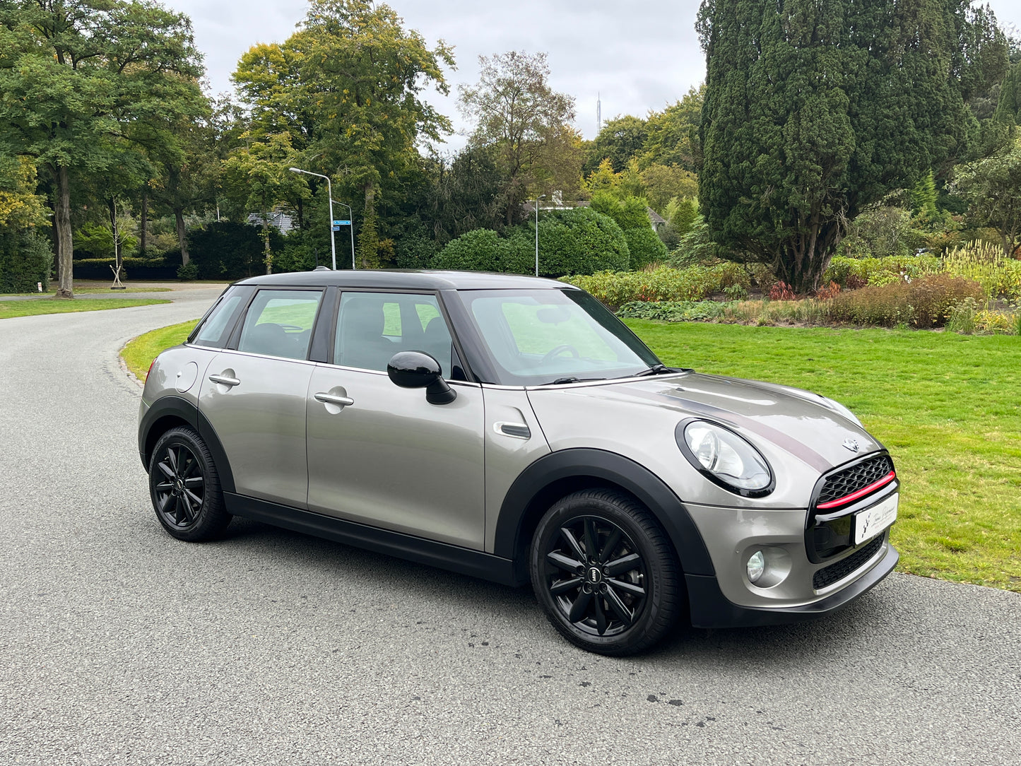 Mini 1.5 Cooper Business - John Cooper Works uitvoering - Navi - NAP