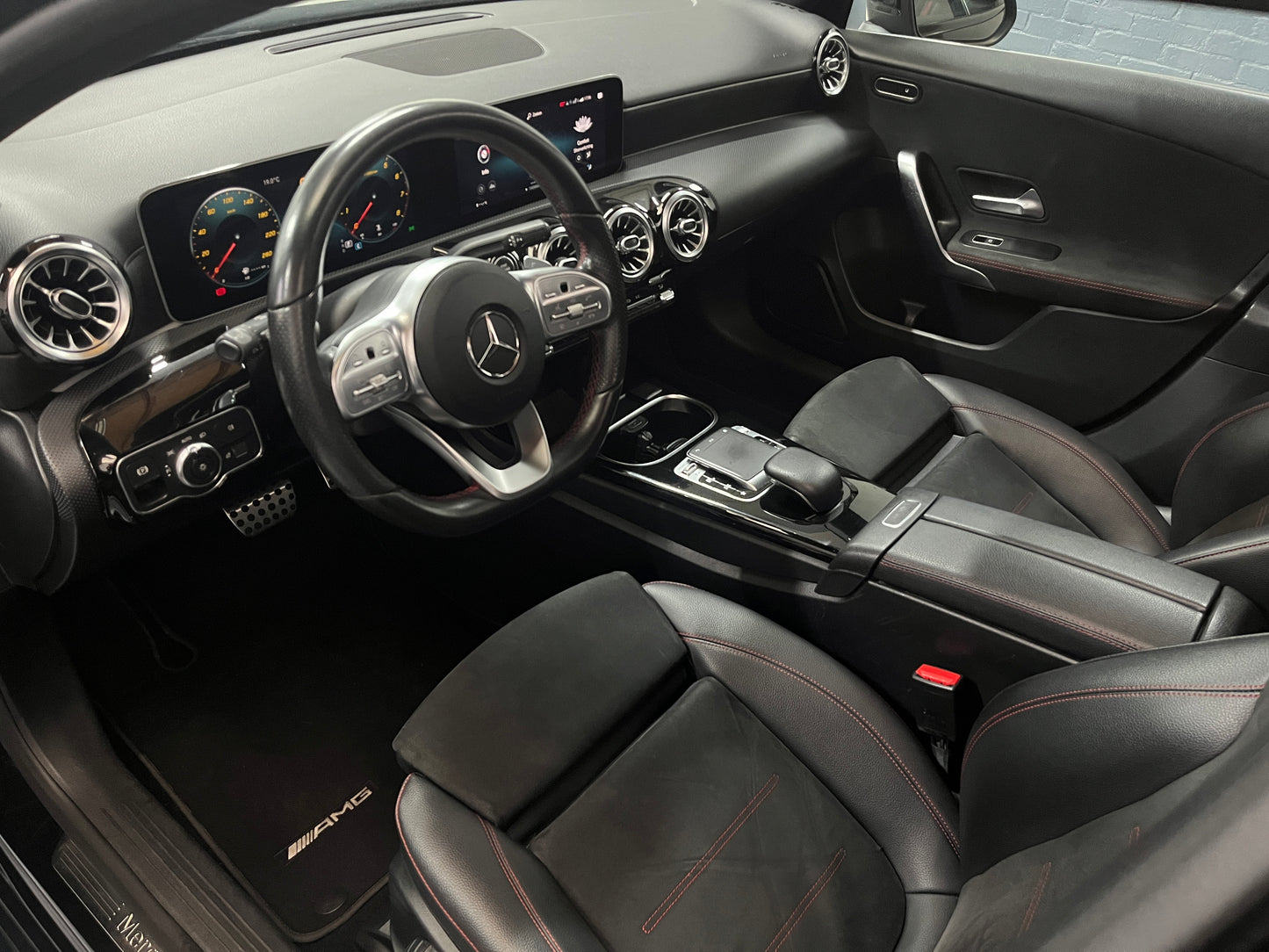 Mercedes-Benz A-klasse 200 AMG Premium - Pano - Sfeerverlichting - DAB+