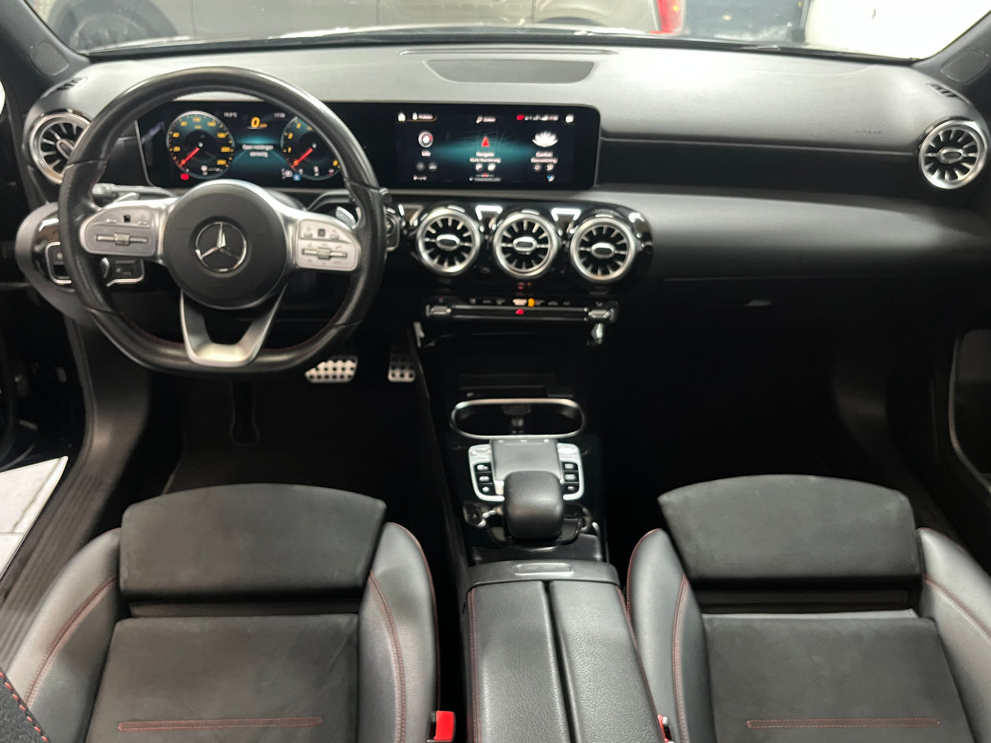 Mercedes-Benz A-klasse 200 AMG Premium - Pano - Sfeerverlichting - DAB+
