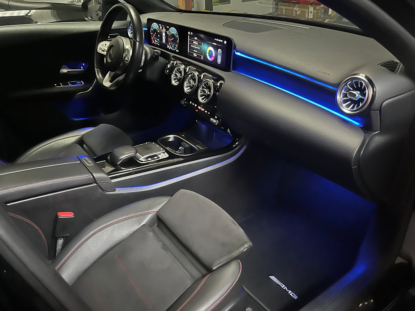 Mercedes-Benz A-klasse 200 AMG Premium - Pano - Sfeerverlichting - DAB+