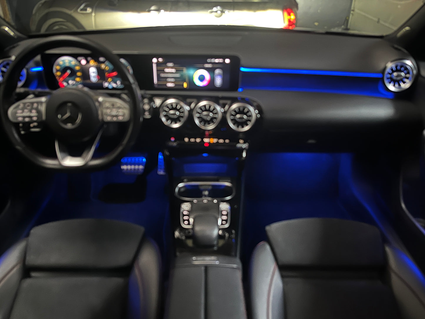 Mercedes-Benz A-klasse 200 AMG Premium - Pano - Sfeerverlichting - DAB+