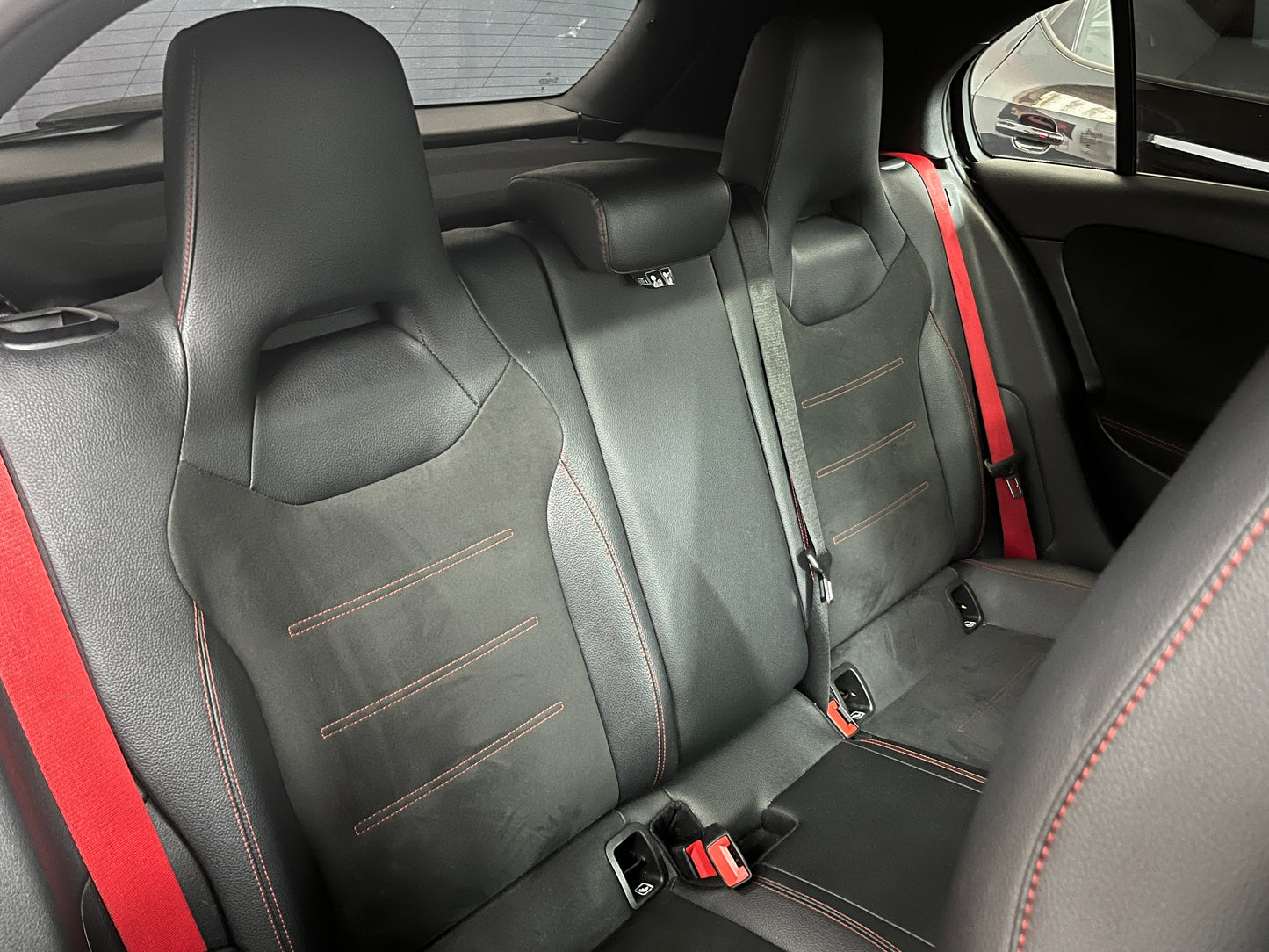 Mercedes-Benz A-klasse 200 AMG Premium - Pano - Sfeerverlichting - DAB+