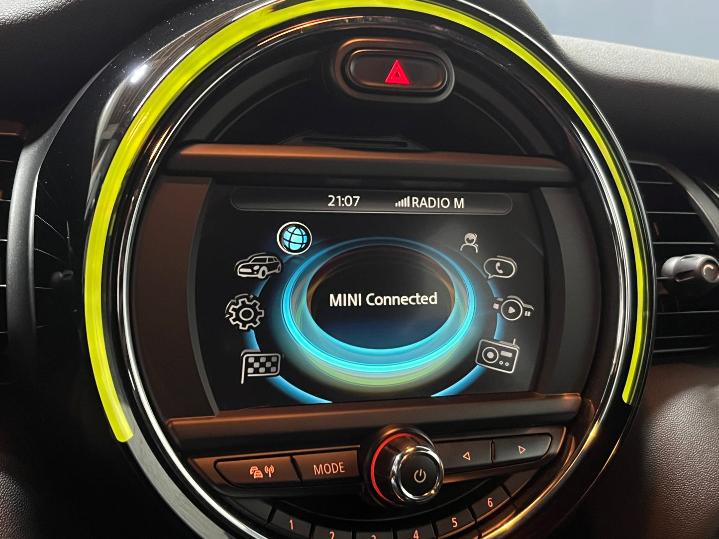 Mini 1.5 Cooper Business - John Cooper Works uitvoering - Navi - NAP