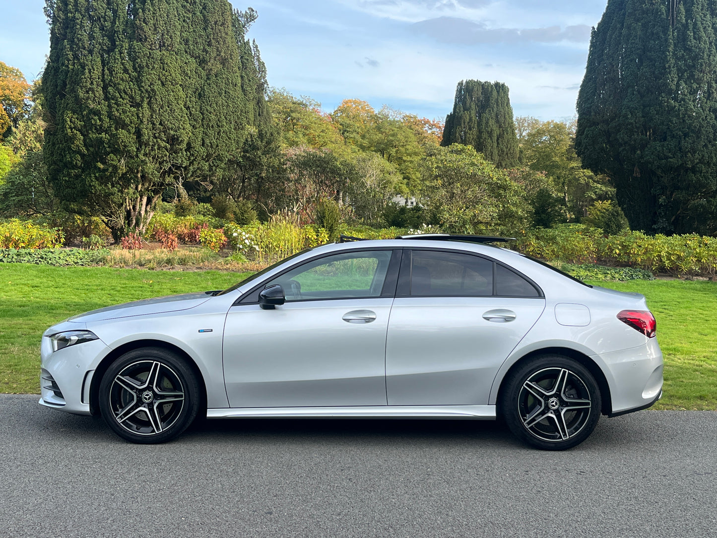 Mercedes-Benz A-klasse 250e Business Solution AMG Limited - Pano - Sfeerverlichting - DAB+