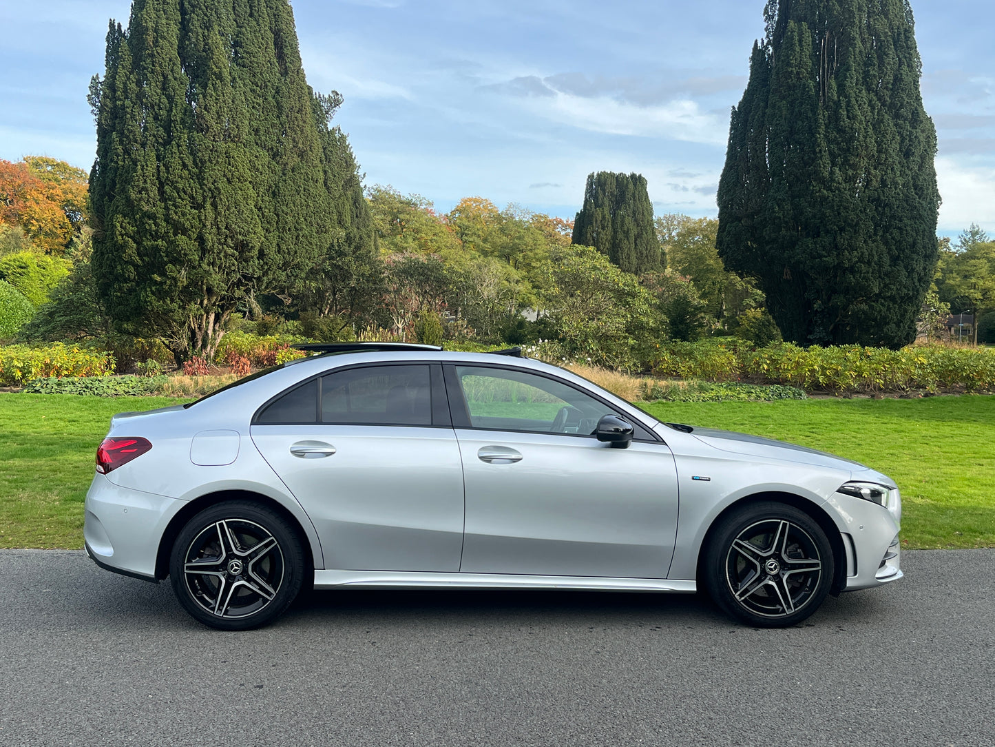 Mercedes-Benz A-klasse 250e Business Solution AMG Limited - Pano - Sfeerverlichting - DAB+