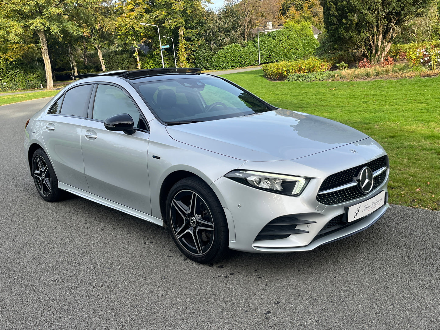 Mercedes-Benz A-klasse 250e Business Solution AMG Limited - Pano - Sfeerverlichting - DAB+