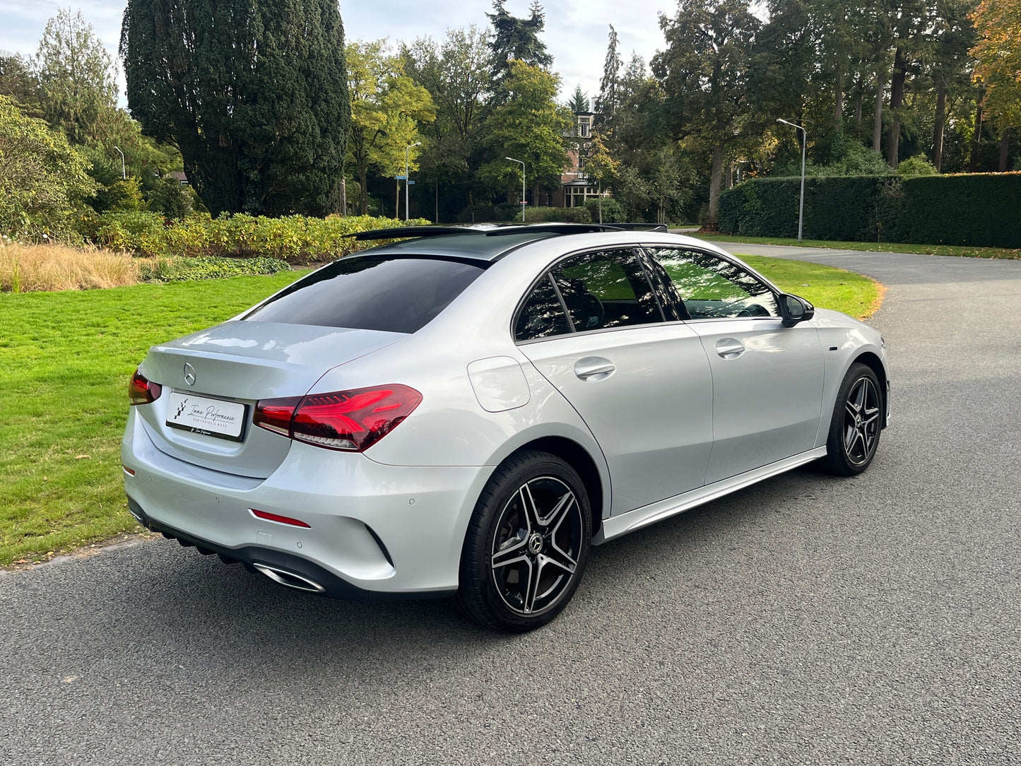 Mercedes-Benz A-klasse 250e Business Solution AMG Limited - Pano - Sfeerverlichting - DAB+