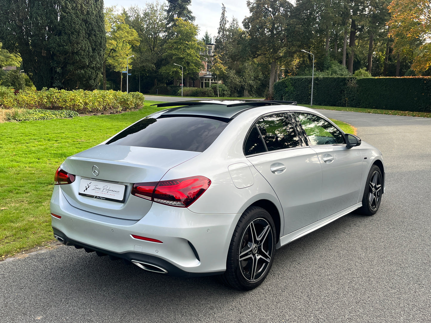 Mercedes-Benz A-klasse 250e Business Solution AMG Limited - Pano - Sfeerverlichting - DAB+