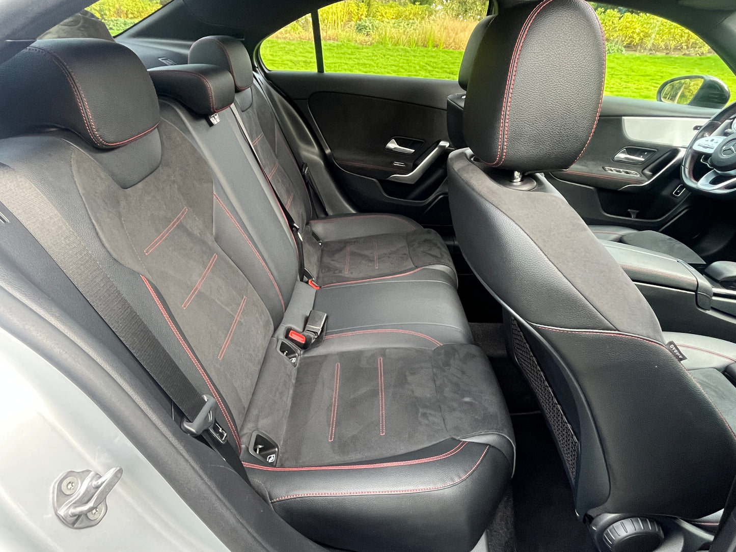 Mercedes-Benz A-klasse 250e Business Solution AMG Limited - Pano - Sfeerverlichting - DAB+