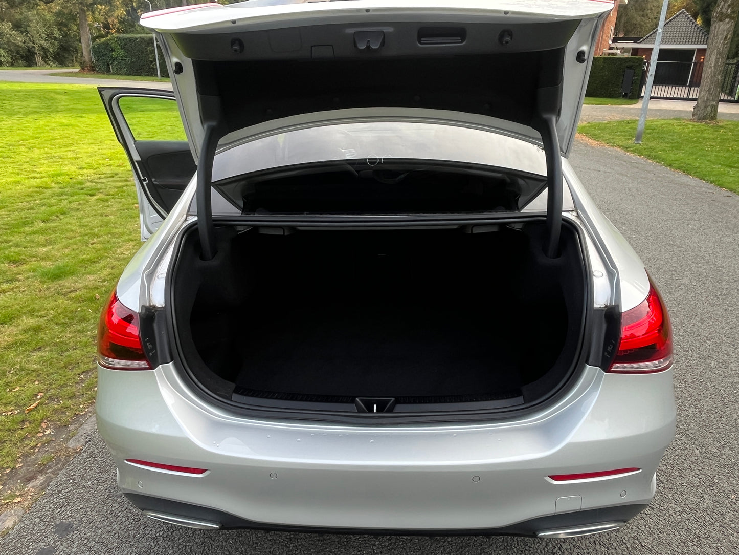 Mercedes-Benz A-klasse 250e Business Solution AMG Limited - Pano - Sfeerverlichting - DAB+