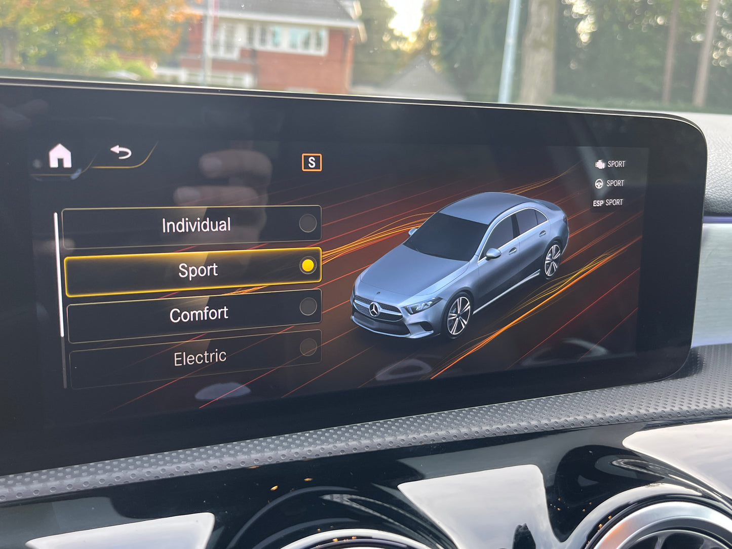 Mercedes-Benz A-klasse 250e Business Solution AMG Limited - Pano - Sfeerverlichting - DAB+