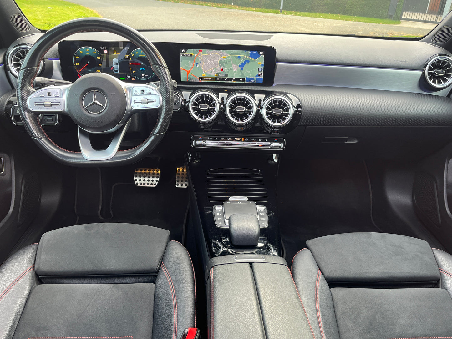 Mercedes-Benz A-klasse 250e Business Solution AMG Limited - Pano - Sfeerverlichting - DAB+