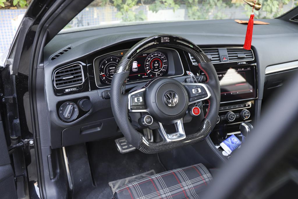 Carbon Fiber Steering wheel for Volkswagen Golf MK7 R - GTI