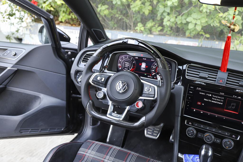 Carbon Fiber Steering wheel for Volkswagen Golf MK7 R - GTI