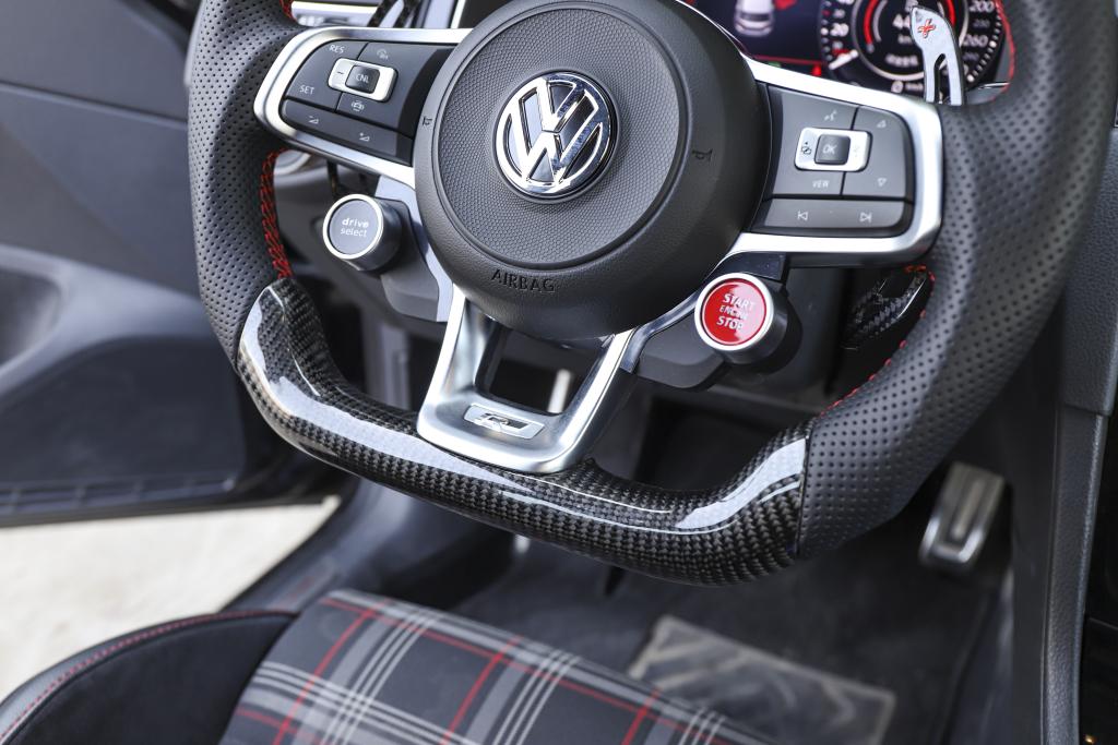 Carbon Fiber Steering wheel for Volkswagen Golf MK7 R - GTI